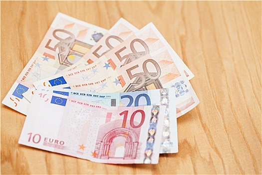堆积,欧元,货币,木桌子