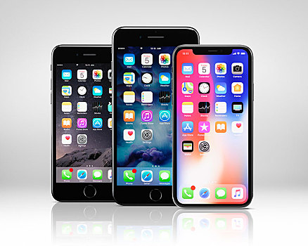 苹果,苹果手机,右边,大,显示屏,智能手机,左边,加,中间,三个,现代,不同,尺寸