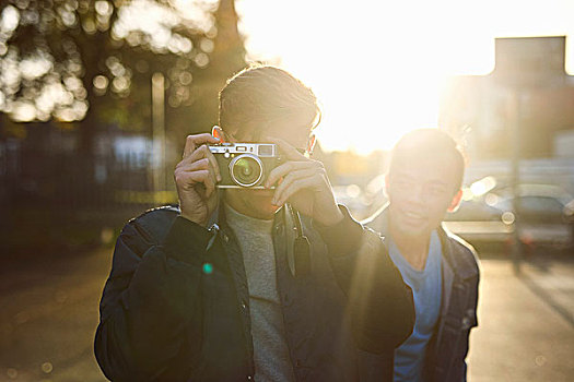 男青年,相机,照片,日光,街道