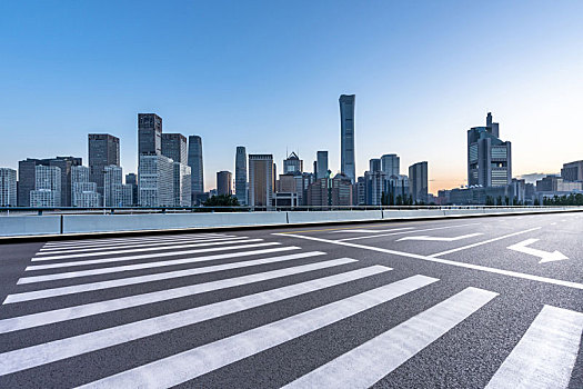 高速公路,城市天际线