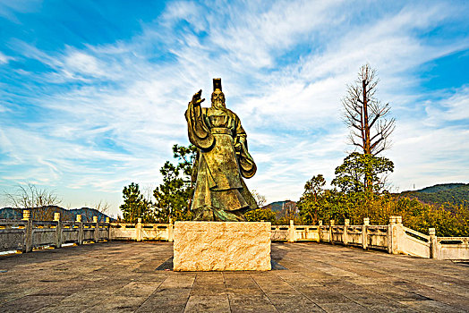 杭州湘湖景区越王雕像