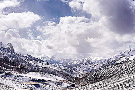 高原雪地公路