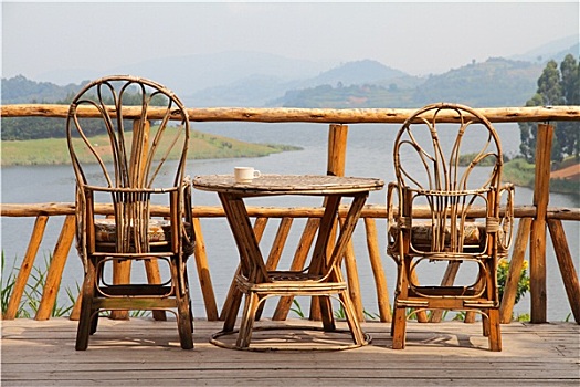 藤条,折叠躺椅,咖啡,桌子,湖,风景