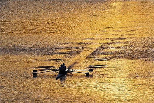 双桨式划水,日落