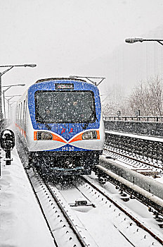 北京地铁雪景
