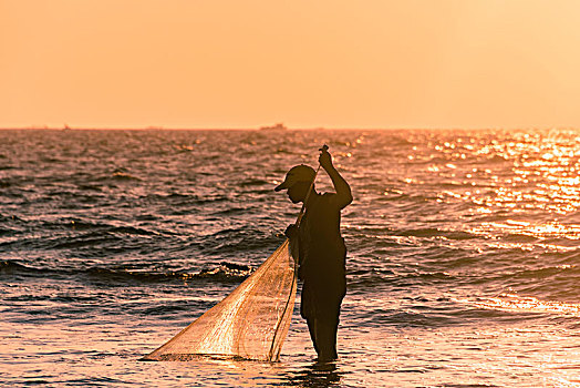渔民,渔网,逆光,日落,海滩,湾,孟加拉,伊洛瓦底江,缅甸,亚洲