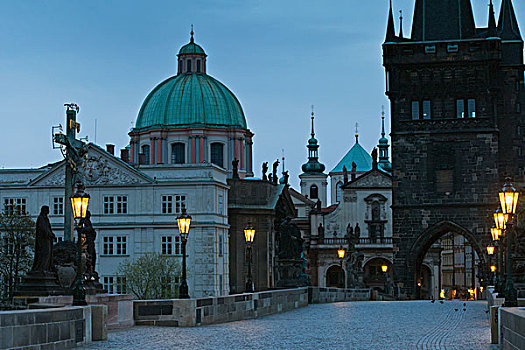 捷克共和国,十字架,雕塑,纪念建筑,灯柱,小路,光亮,黄昏,布拉格