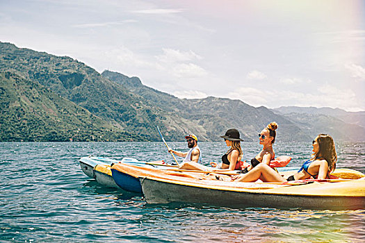 四个,年轻人,朋友,漂流,阿蒂特兰湖,危地马拉