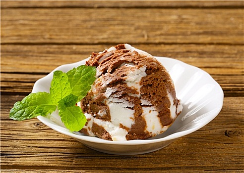 香草,巧克力冰淇淋