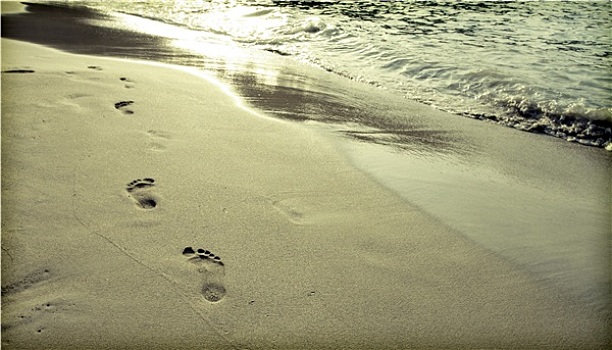 脚步,沙子,海滩