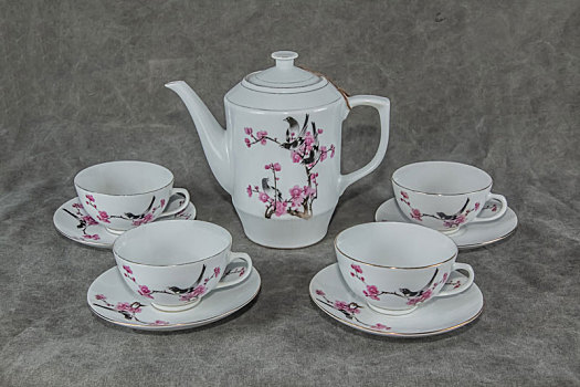 红梅喜鹊陶瓷白釉茶具套装静物品