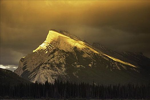 山,班芙国家公园,艾伯塔省,加拿大