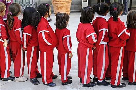 学童,穿,红色,训练,制服,等待,排列,排队,马德里,西班牙,欧洲