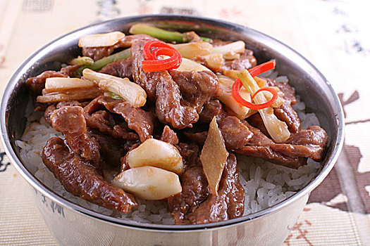 大盅鲜牛肉蒸饭