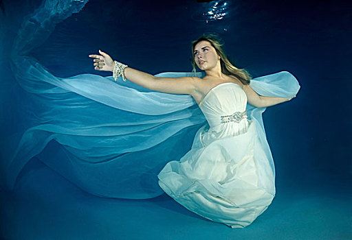 新娘,水下,婚礼,游泳池