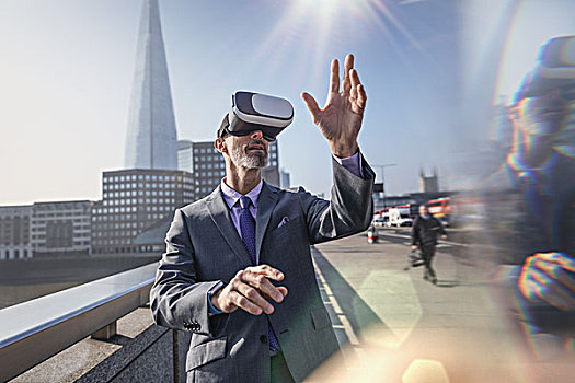 商务人士,虚拟现实,玻璃,晴朗,城市,桥,伦敦,英国