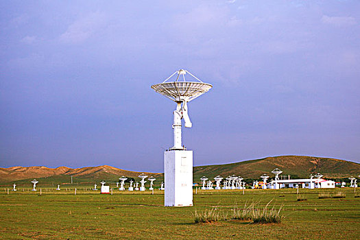 草原上的天文望远镜