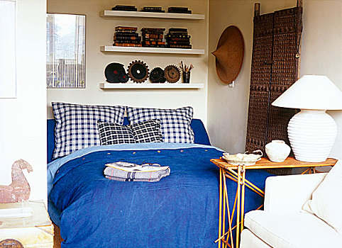 特写,现代,乡村风格,工作室,房间,沙发,床,蓝色,床上用品,边桌,灯