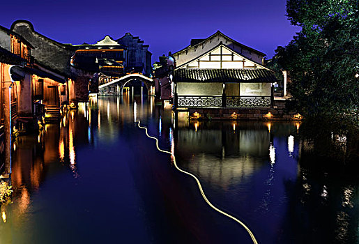 江南乌镇水乡夜景