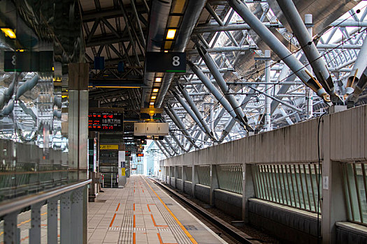 台湾台中,高速铁路车站的月台