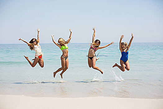 朋友,比基尼,跳跃,岸边,女性朋友,海滩