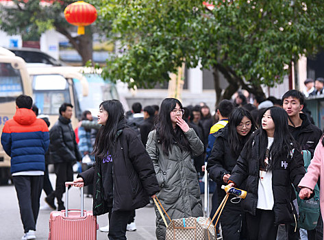 重庆酉阳,2059名少数民族学子自信迎春考