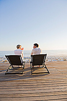 坐,夫妇,甲板,椅子,海滩