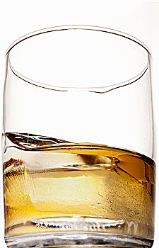 玻璃杯,苏格兰威士忌,岩石上