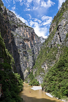 中国云南香格里拉巴拉格宗峡谷漂流