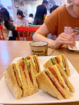 早餐是美味营养的总汇三明治
