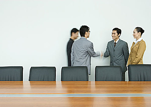 公司主管,握手,会议室