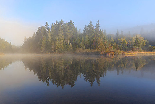 晨雾,倒影,湖,塔伯拉山,国家公园,魁北克省,加拿大,北美