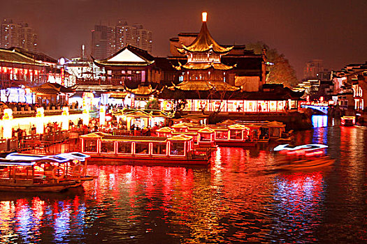 南京古秦淮古典建筑的夜景