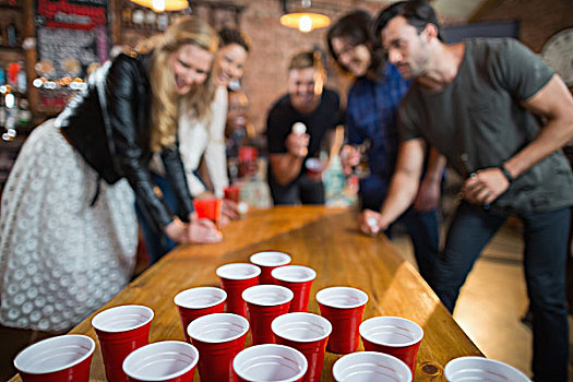 朋友,享受,啤酒,游戏,酒吧,桌上
