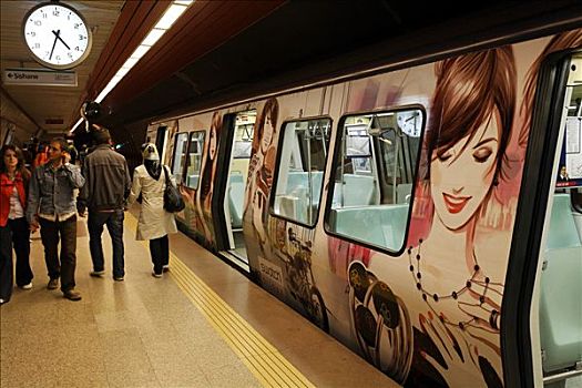 现代,地铁,样本,广告,标签,等待,敞门,站台,地铁站,伊斯坦布尔,土耳其