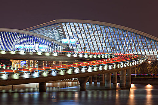 上海浦东国际机场1号航站楼夜景