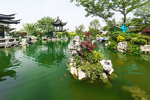 中式古典园林亭台水榭风光,山东省齐鲁酒地景区绿城