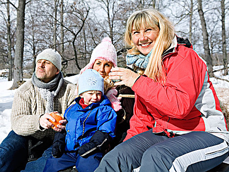 家庭,冬天,野餐