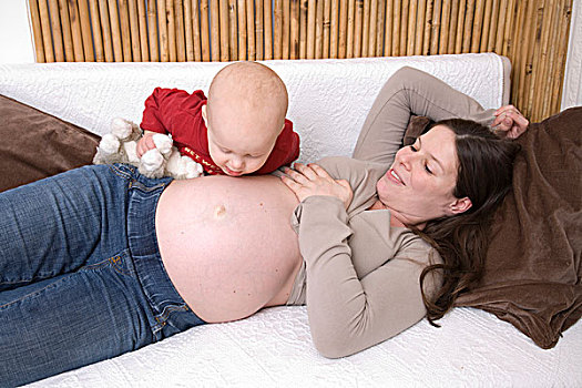 幼儿,吻,怀孕,母亲,腹部