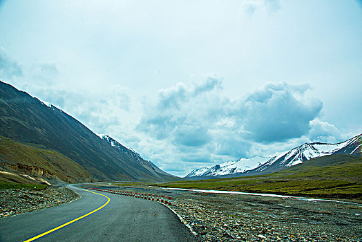 雪山草原公路