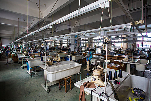 服装厂,针织,服装,企业,车间,室内,生产,生产线,工人,衣服,成衣,灯光,女工