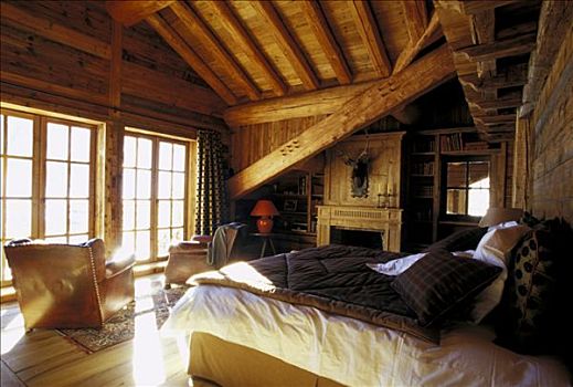 法国,木房子,卧室,床,扶手椅,壁炉