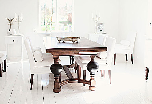 暗色,坚实,木桌,腿,优雅,白色,软垫,椅子,乡村,木地板