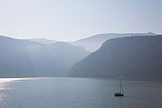 铁门,峡谷,多瑙河,南方,喀尔巴阡山脉地区,国家公园,塞尔维亚,罗马尼亚,河,海湾地区