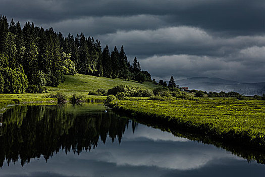 高山湖