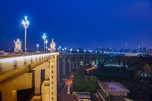 南京长江大桥大修后的夜色