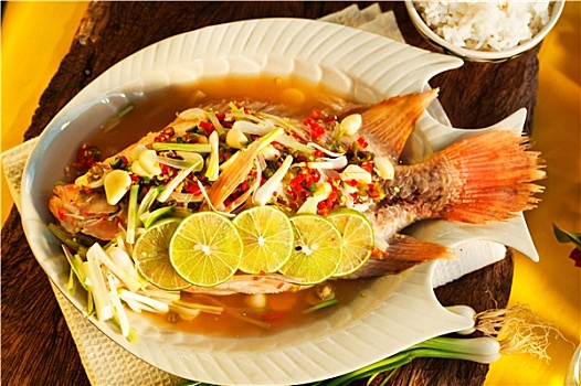 泰国食品,红鲷鱼,蒜,辣椒,柠檬草
