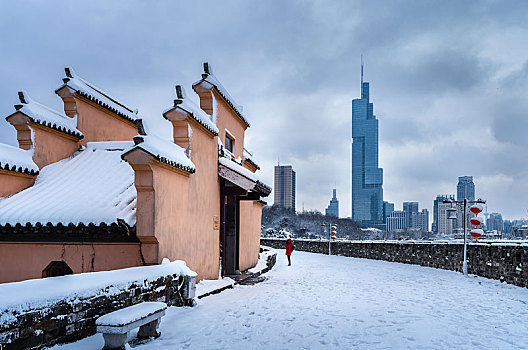 大雪过后的南京玄武湖台城城墙