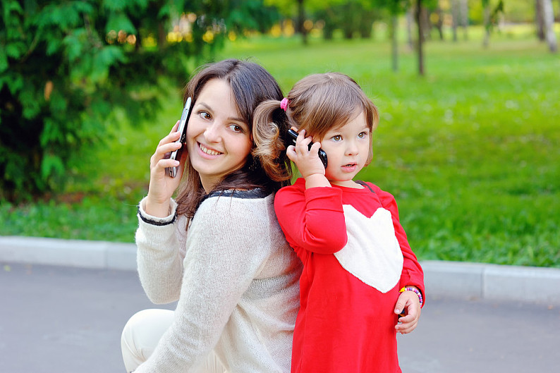 妈妈,婴儿,交谈,打电话_高清图片_全景视觉