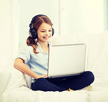 家,休闲,新,科技,音乐,概念,微笑,小女孩,笔记本电脑,耳机,在家